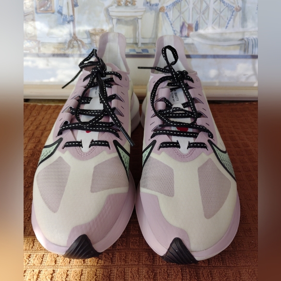 Nike "Zoom Gravity" Pistachio Frost/Lilac Running/Casual Shoes. Size 8. Excel. - Picture 4 of 10
